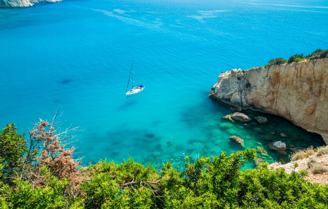 Lefkas, skupina grčkih pravoslavnih manastira izgrađenih na visokim kamenim liticama