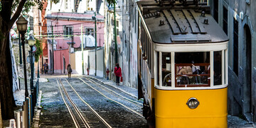 Portugal, Lisabon, stara uspinjača Gloria, grupni polasci zrakoplovom, putovanje zrakoplovom
