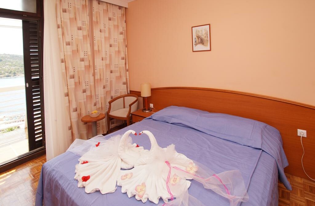 Otok Korčula, Vela Luka, Hotel Adria, soba sa balkonom