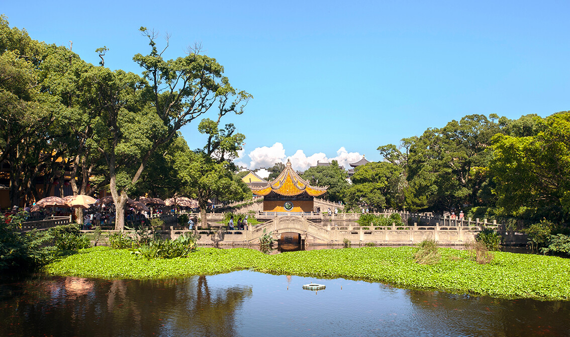 Kina, Puji Temple on the Buddhist island of Putuoshan