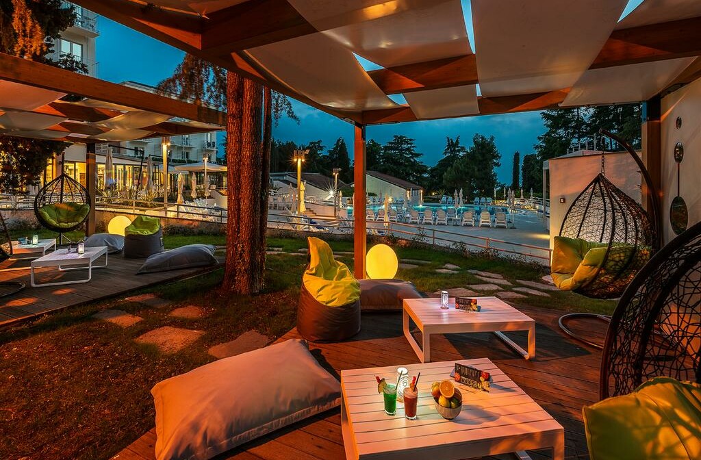 Poreč, Valamar Pinia Hotel, cagge bar u prirodi
