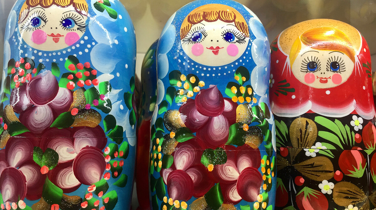 Šarene matrioške drvene lutke, putovanje u Rusiju, europska putovanja, garantirani polasci