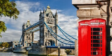 London tower bridge i crvena telefonska govornica na Garantirani polazak putovanje u London