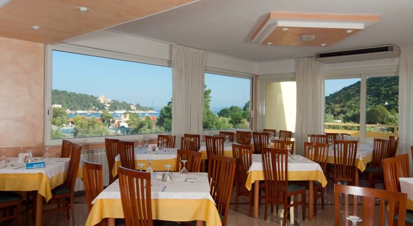 Restoran hotela Narcis u Rapcu, mondo travel