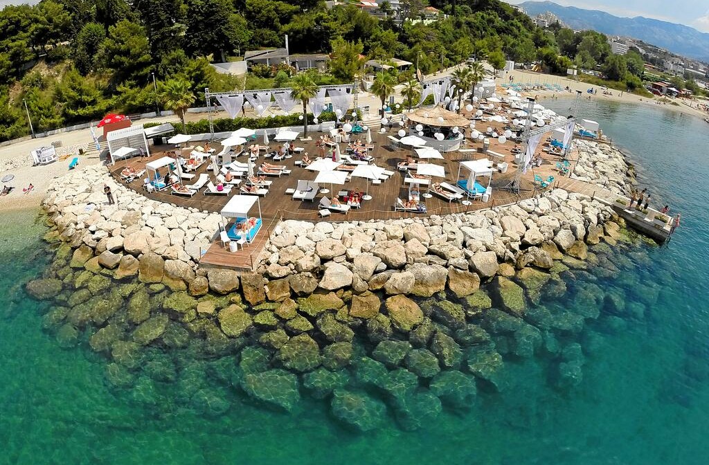 Split,Radisson Blu Resort, izgled plaže i sunčališta sa ležaljkama
