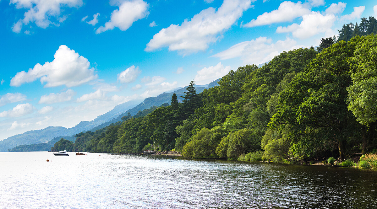 Jezero Loch Lomond u Škotskoj, putovanje  Škotska avionom, mondo travel