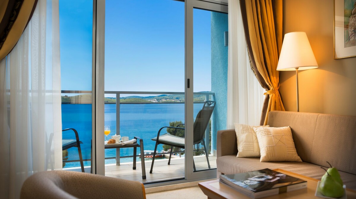 Aminess Grand Azur Hotel junior suite, balkon, morska strana