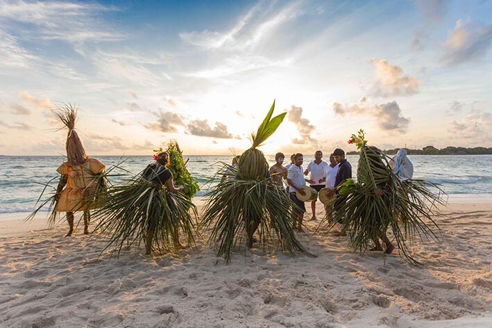 Maldivi, Malahini Kuda Bandos, tradicionalno slavlje na plaži