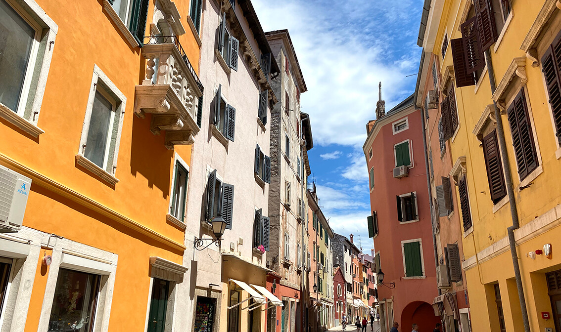 Rovinj, ulica Carera , mondo travel , garantirani polasci