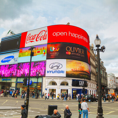 Reklame na trgu Piccadilly circus, putovanje u London