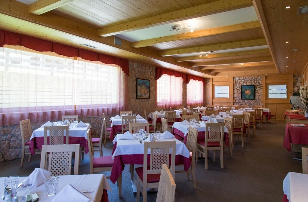 Skijanje u Italiji, skijalište Monte Bondone, Hotel Alpine Mugon, restoran