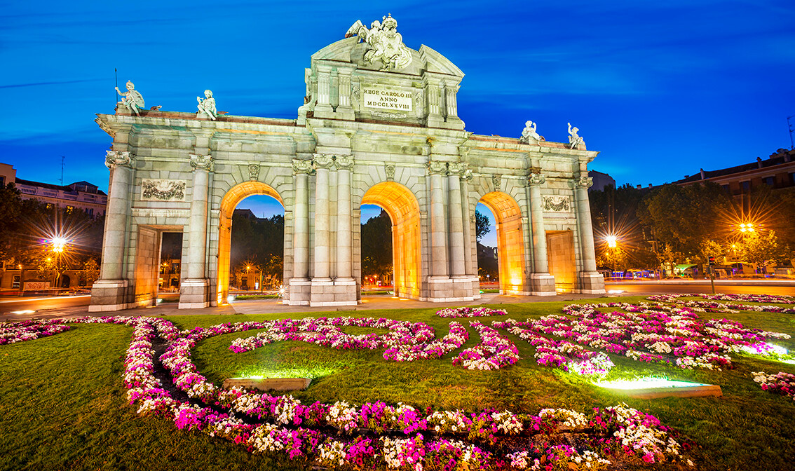 Trijumfalni luk Puerta de Alcala , putovanje u Madrid, europska putovanja, avionom