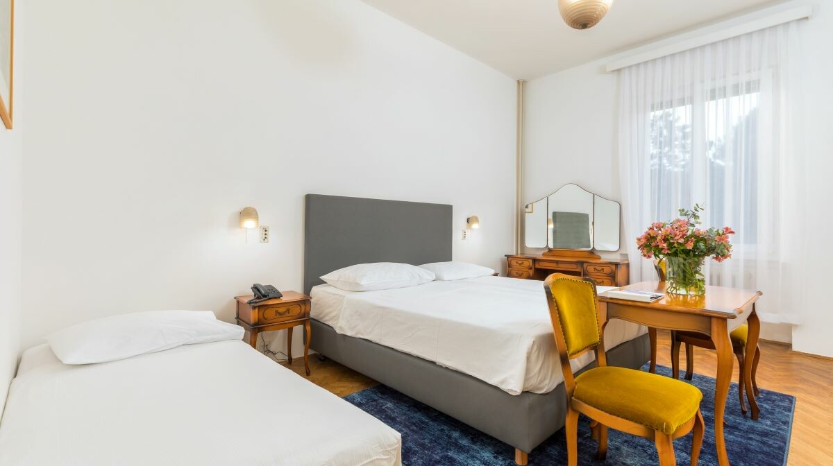 Hotel Karmen, trokrevetna soba