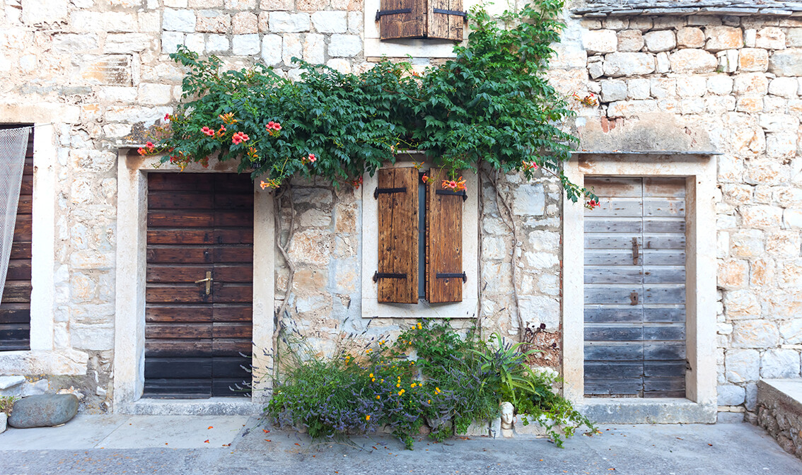 Otok Vis, stare kamene kuće