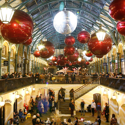 Blagdanska atmosfera u Covent Garden, putovanje u London