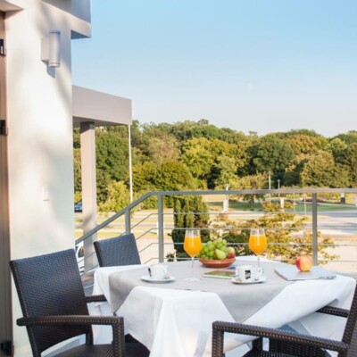 akovec, Hotel Park, terasa